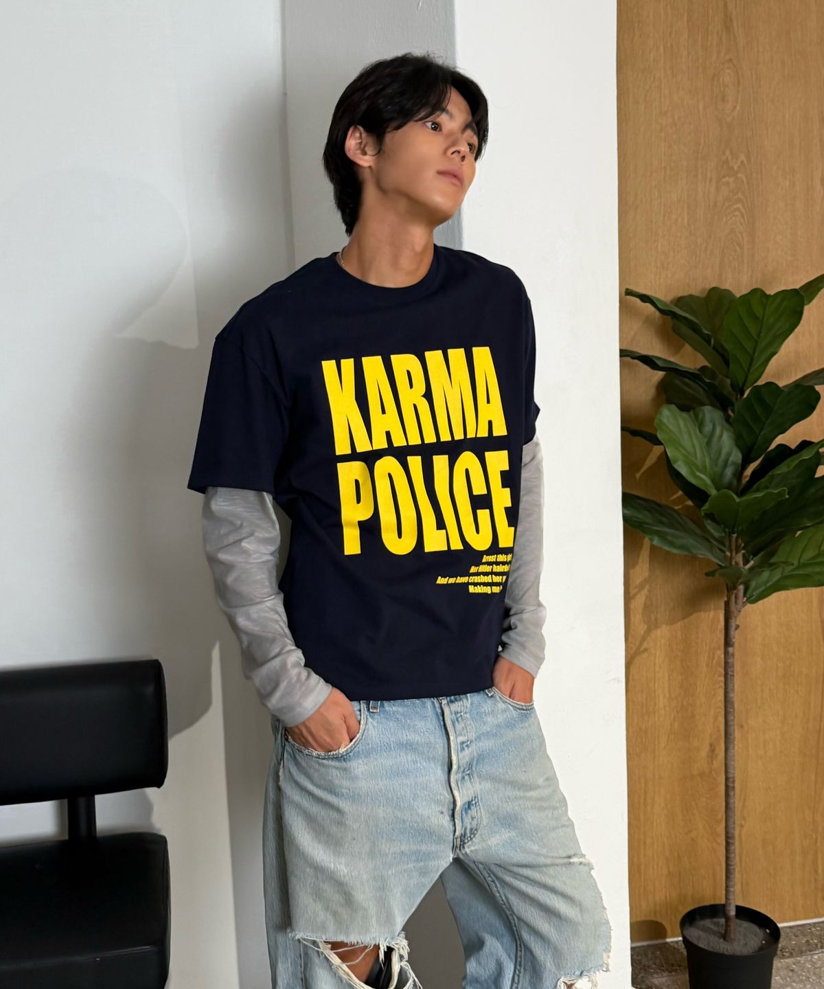 아모우(AMOU) KARMA POLICE layered T-shirt NAVY