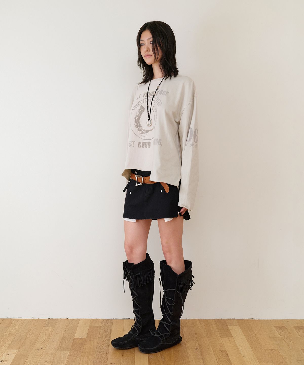 더바이닐하우스(THEVINYLHOUSE) UTILITY SADDLE MICRO SKIRT(W) BLACK