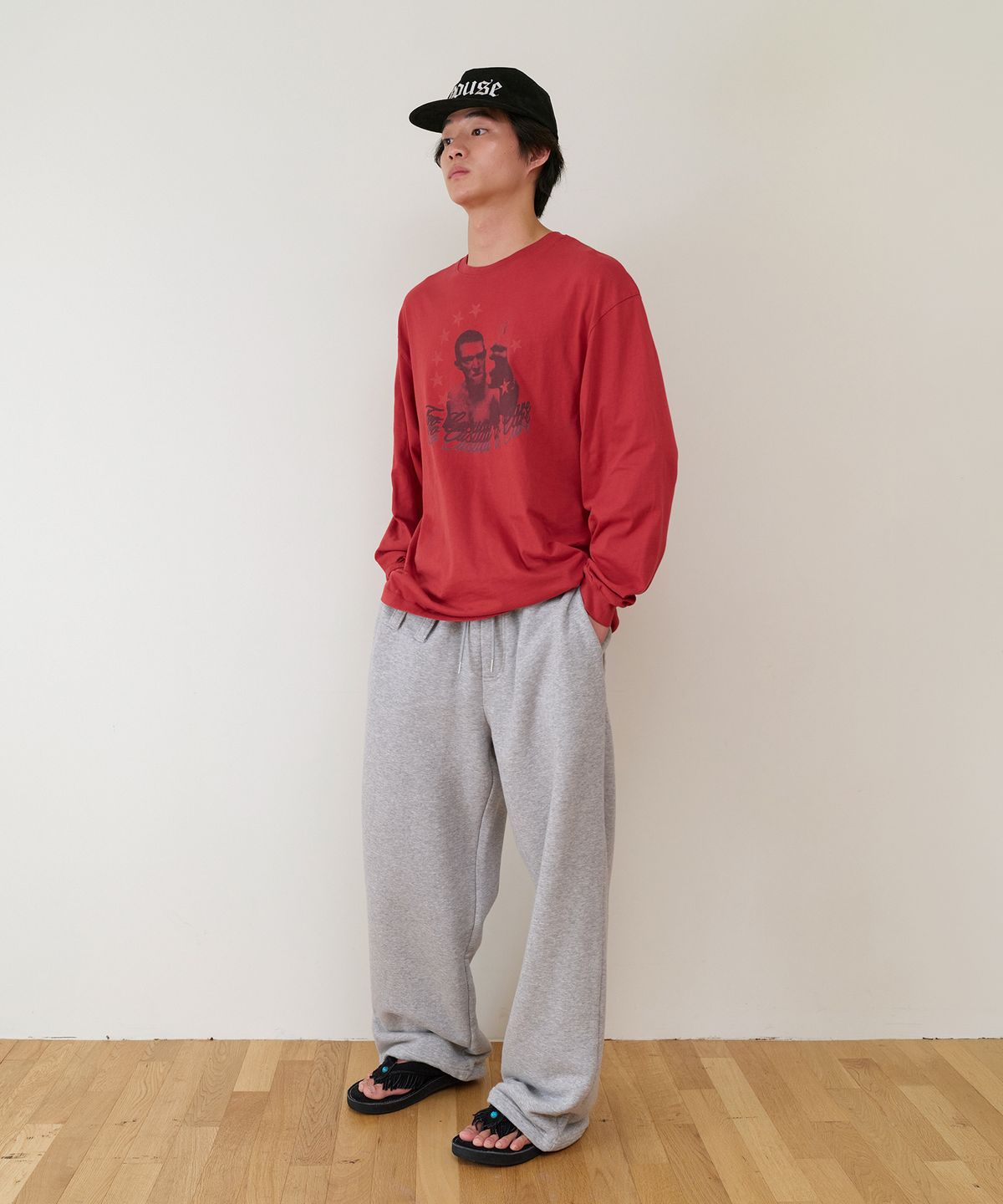 더바이닐하우스(THEVINYLHOUSE) TOO CASUAL LS TEE RED
