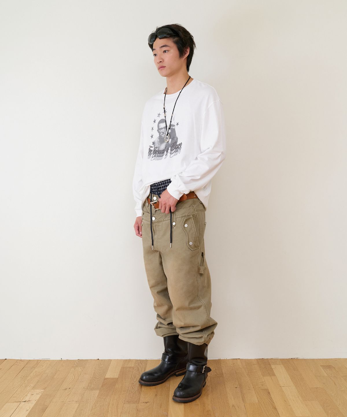 더바이닐하우스(THEVINYLHOUSE) TOO CASUAL LS TEE WHITE