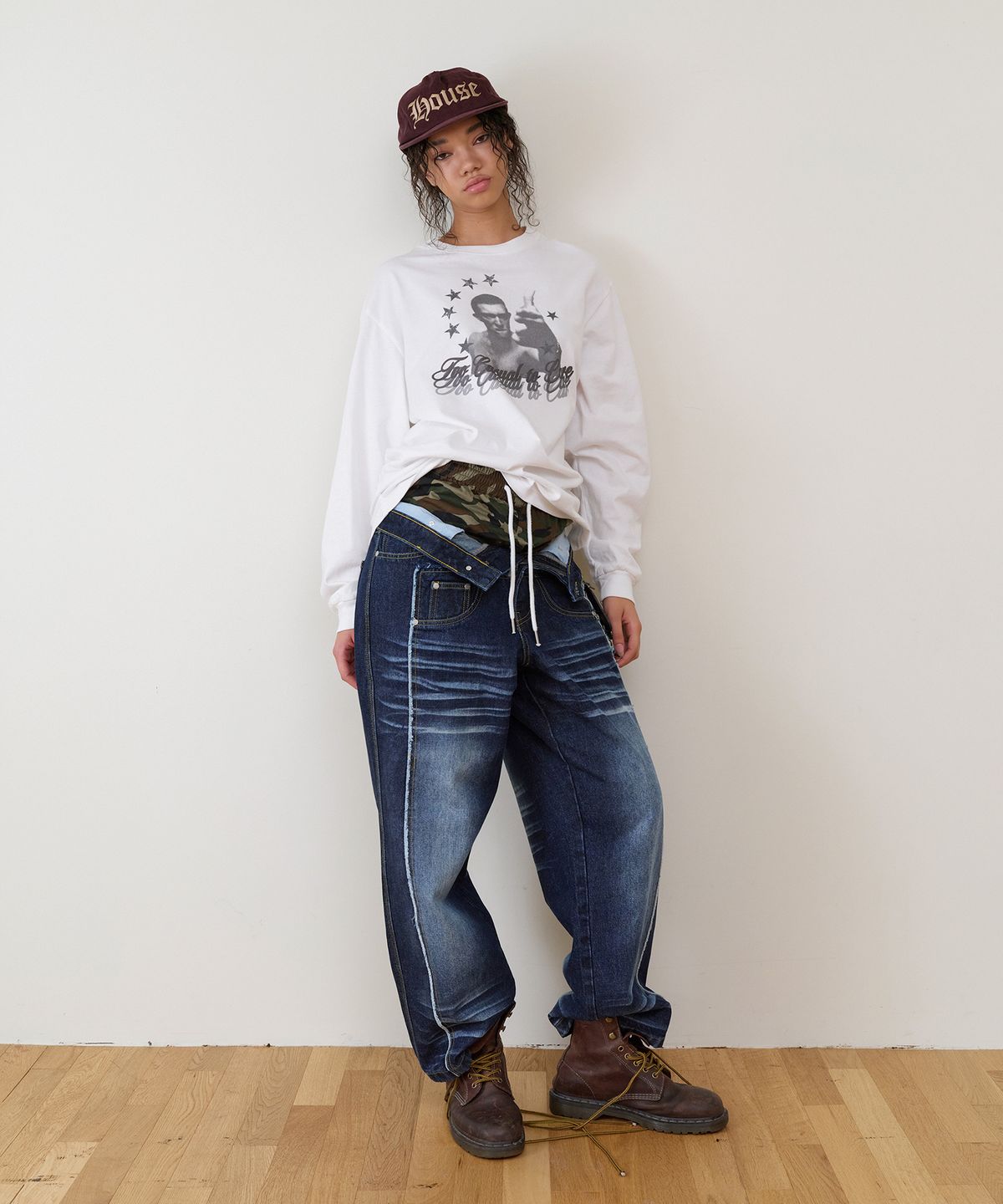 더바이닐하우스(THEVINYLHOUSE) TOO CASUAL LS TEE WHITE