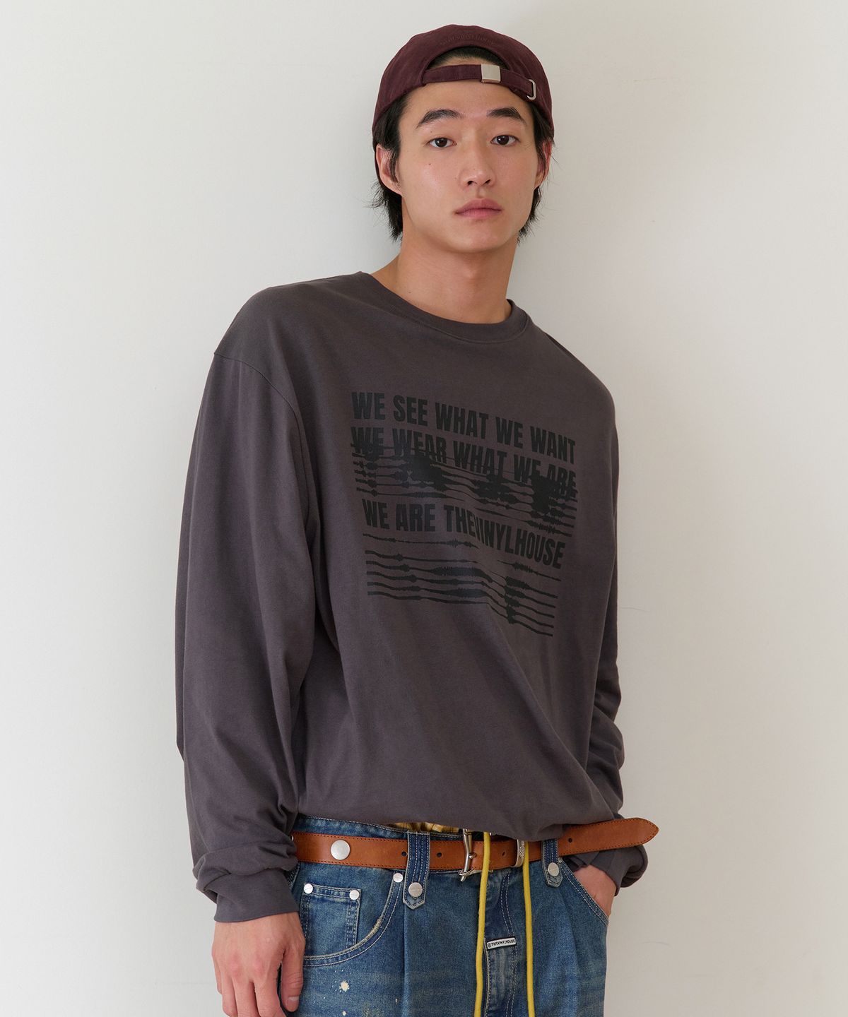 더바이닐하우스(THEVINYLHOUSE) WE ARE LS TEE CHARCOAL