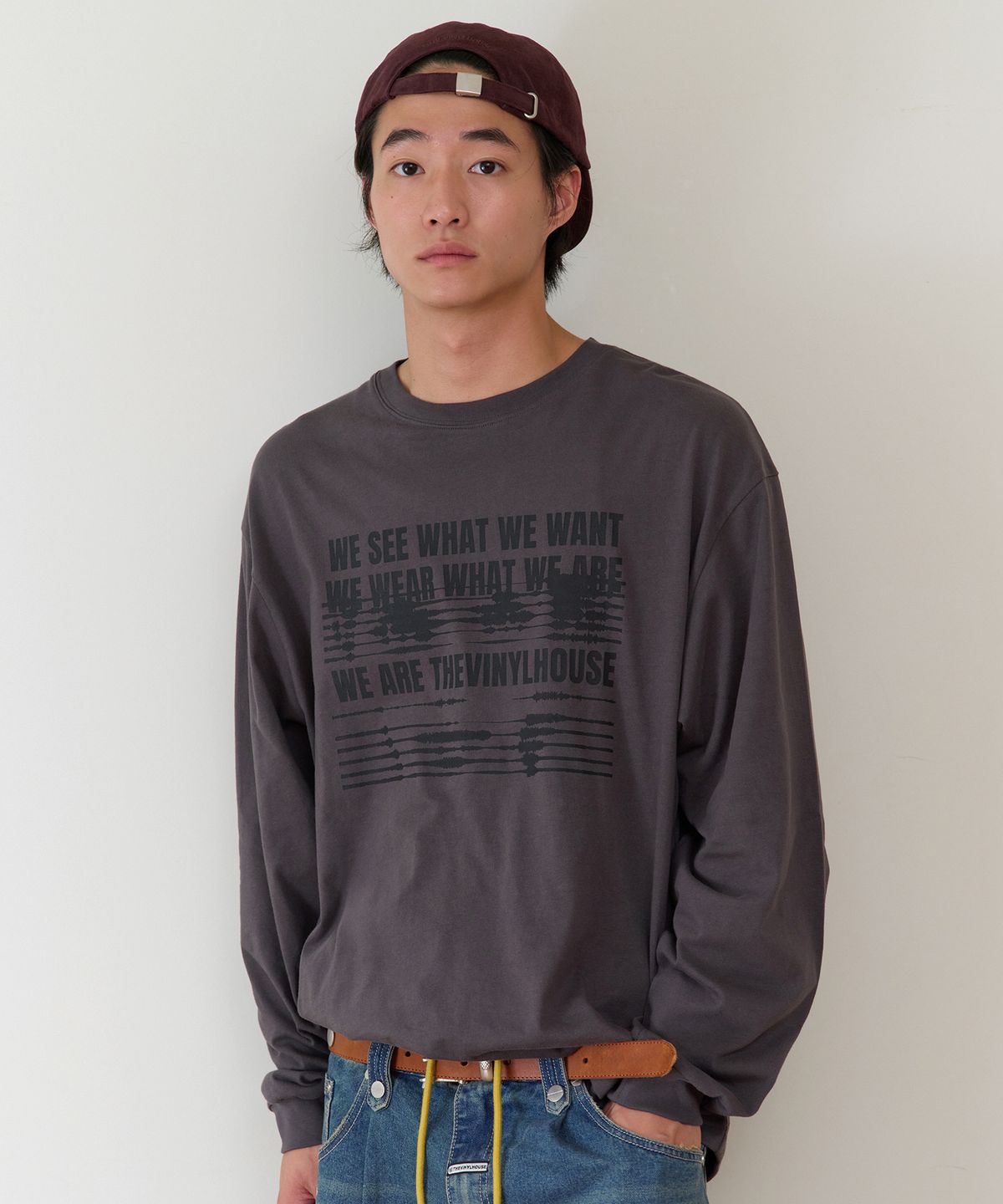 더바이닐하우스(THEVINYLHOUSE) WE ARE LS TEE CHARCOAL