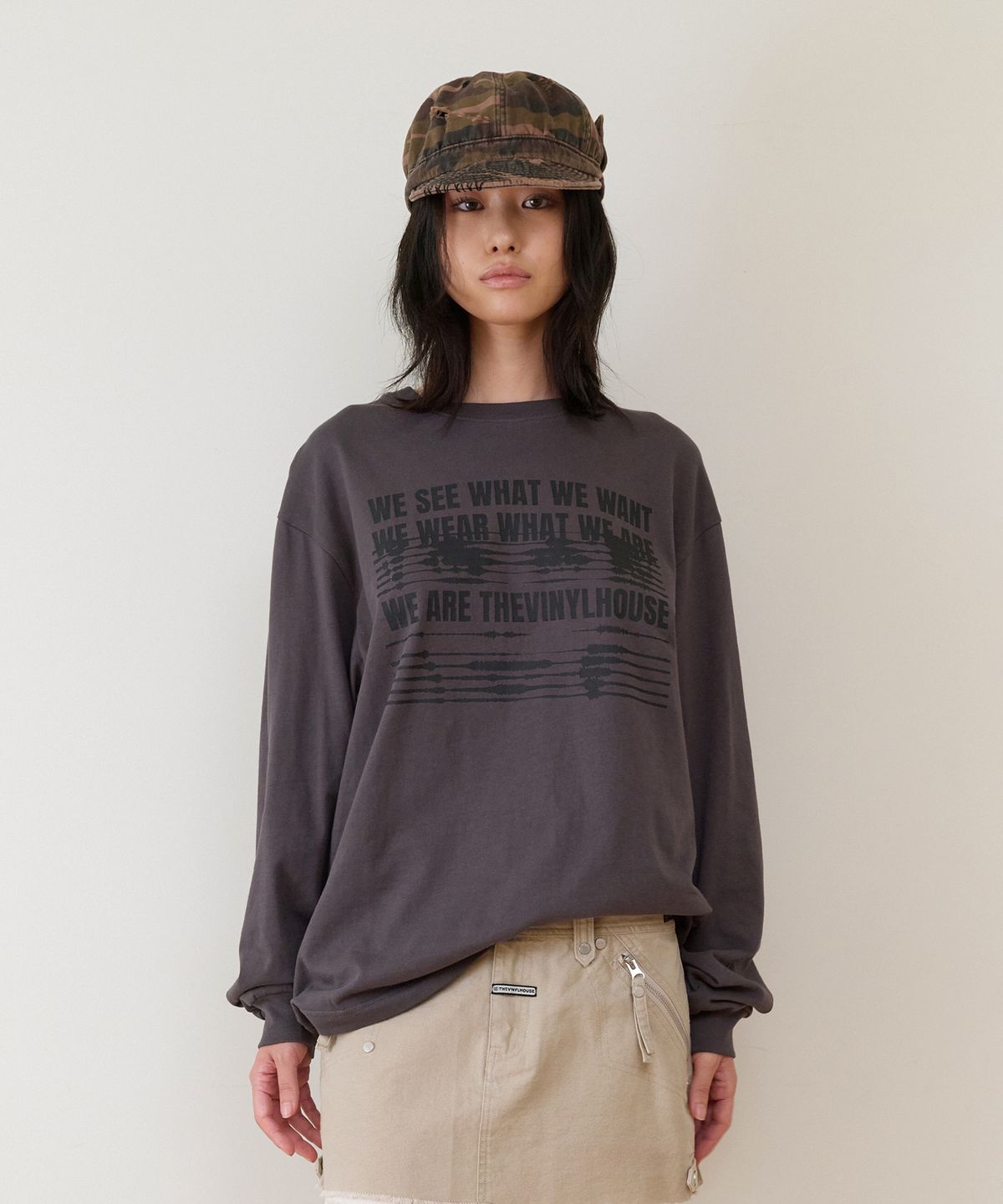 더바이닐하우스(THEVINYLHOUSE) WE ARE LS TEE CHARCOAL