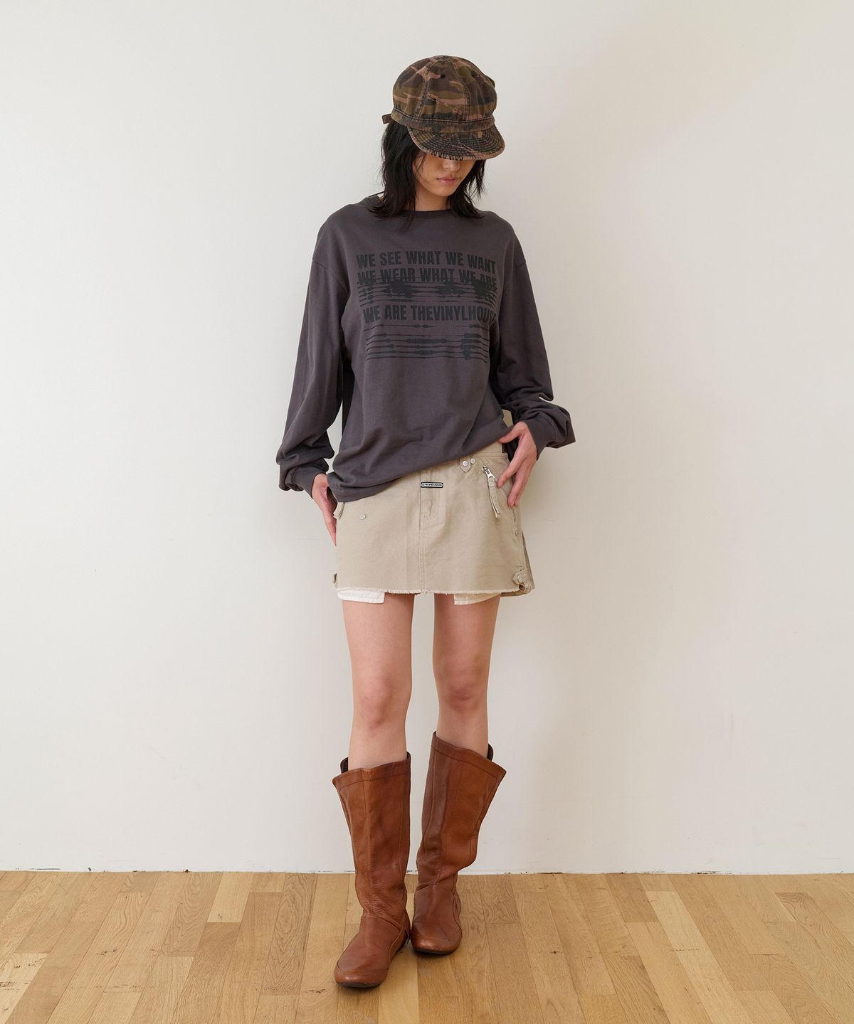 더바이닐하우스(THEVINYLHOUSE) WE ARE LS TEE CHARCOAL