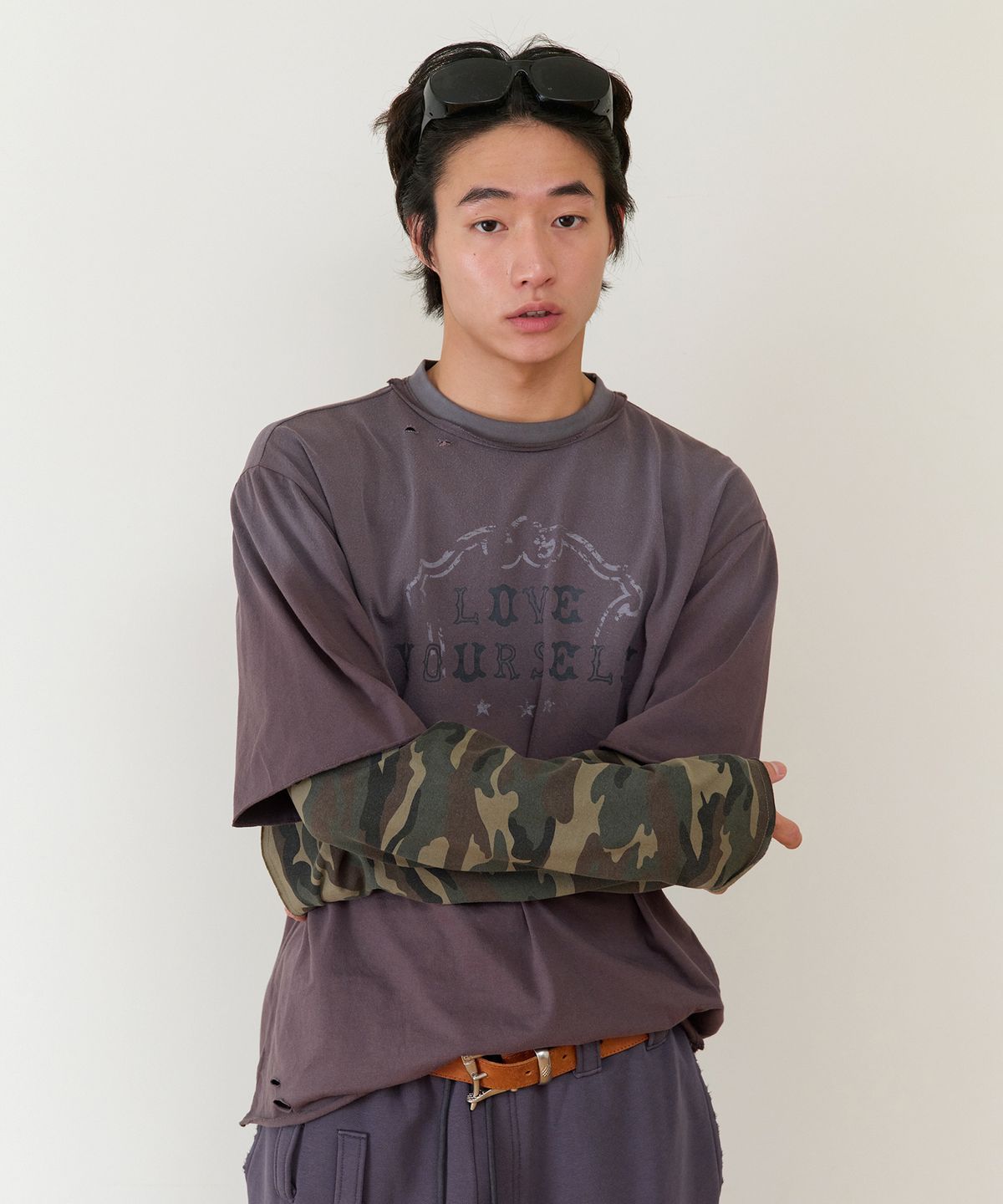 더바이닐하우스(THEVINYLHOUSE) YOURSELF LAYERED LS TEE CHARCOAL