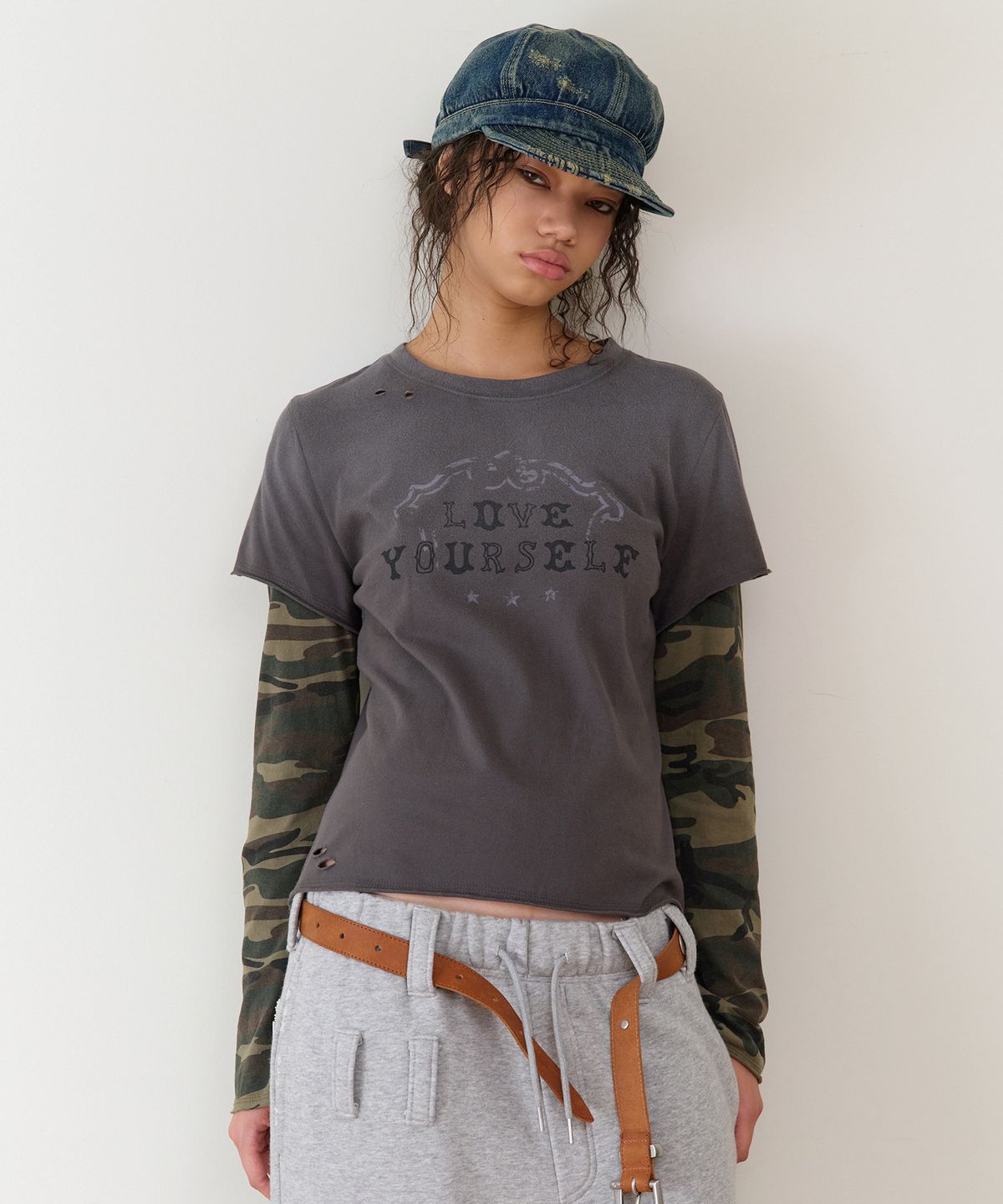 더바이닐하우스(THEVINYLHOUSE) YOURSELF LAYERED LS TEE CHARCOAL