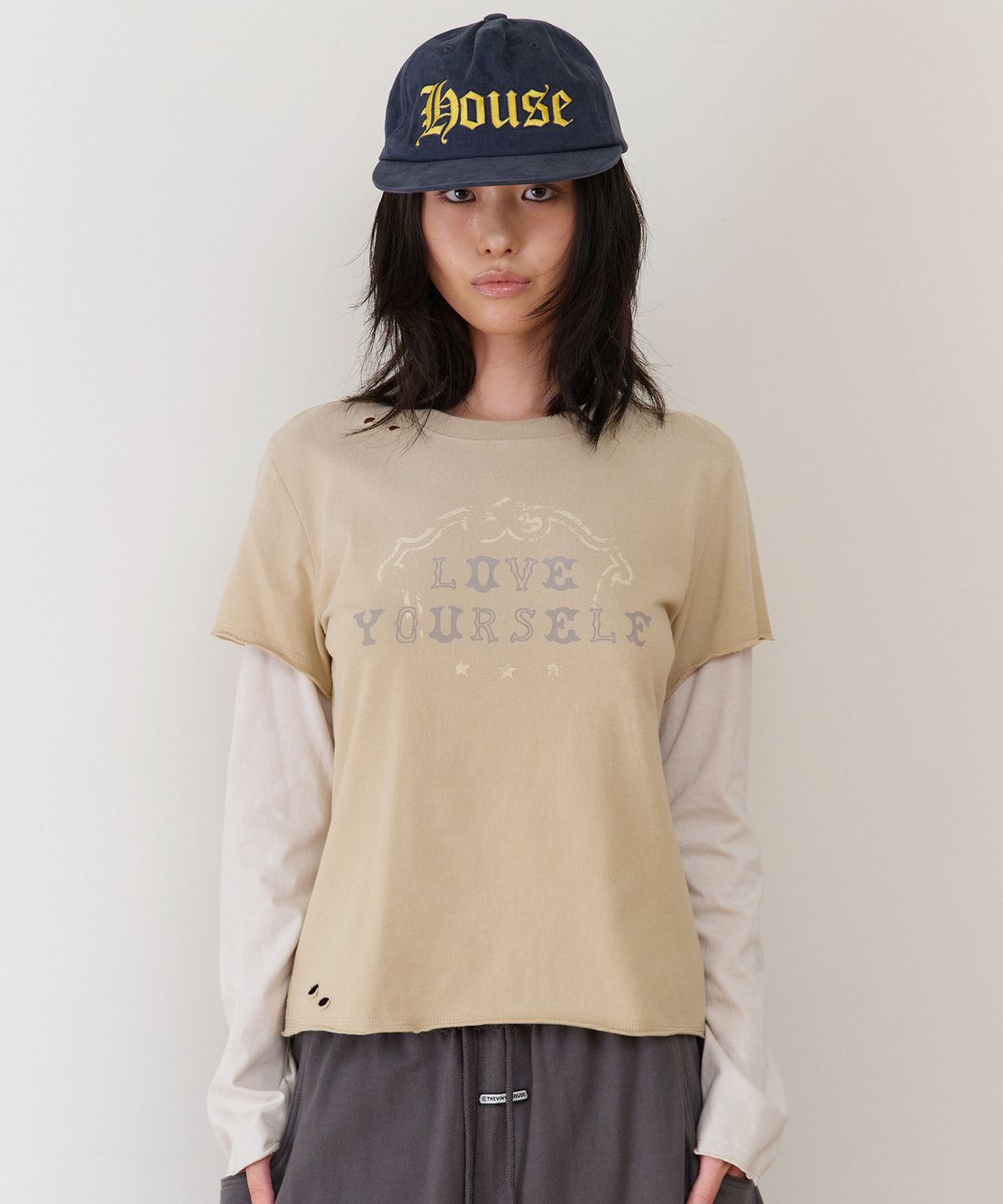 더바이닐하우스(THEVINYLHOUSE) YOURSELF LAYERED LS TEE SAND