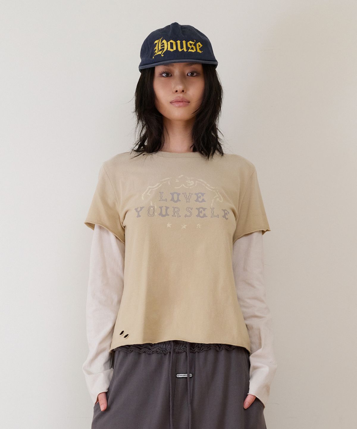 더바이닐하우스(THEVINYLHOUSE) YOURSELF LAYERED LS TEE SAND