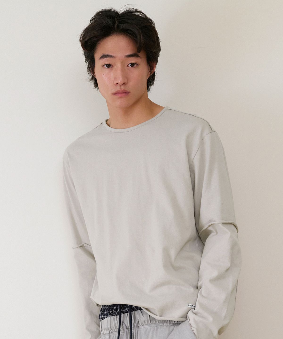 더바이닐하우스(THEVINYLHOUSE) CUT-OFF LAYERED LS TEE BEIGE