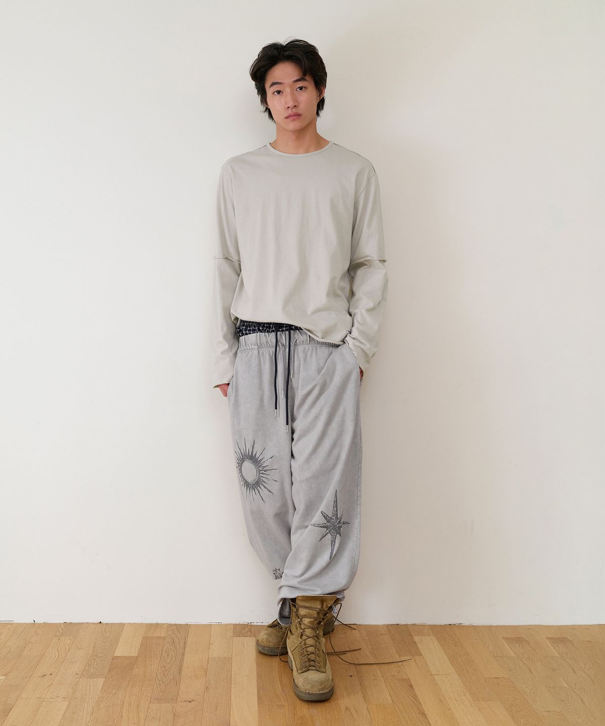 더바이닐하우스(THEVINYLHOUSE) CUT-OFF LAYERED LS TEE BEIGE
