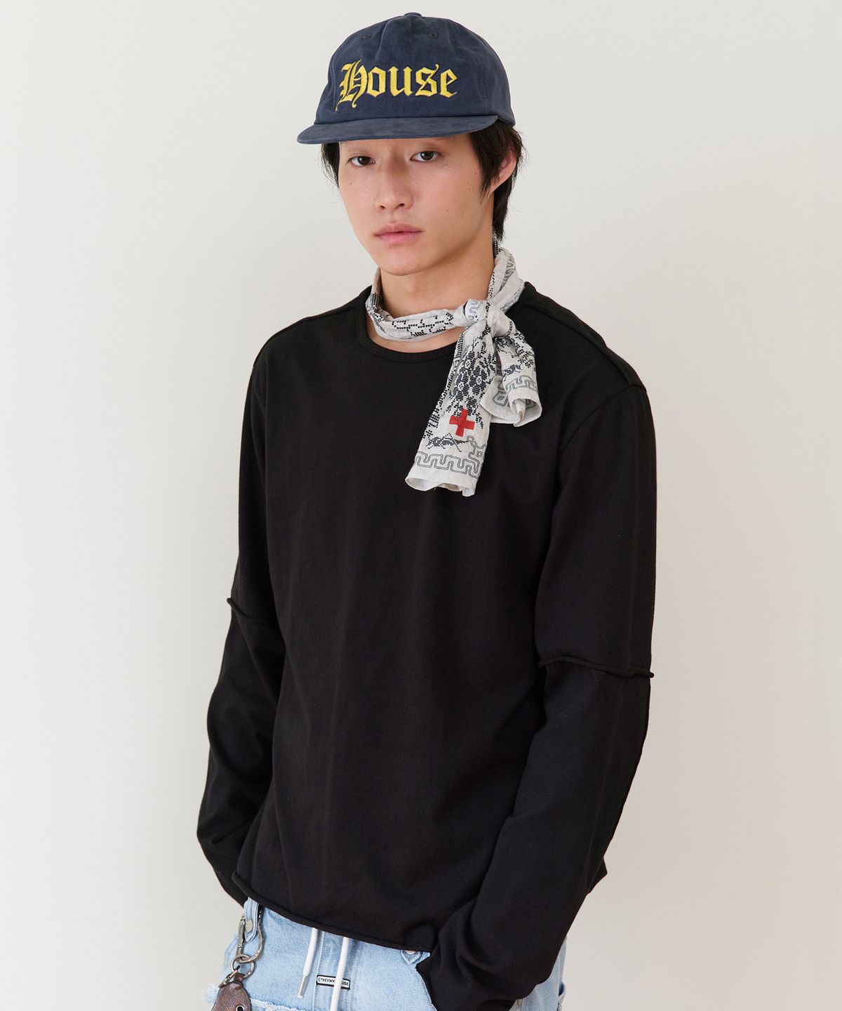 더바이닐하우스(THEVINYLHOUSE) CUT-OFF LAYERED LS TEE BLACK