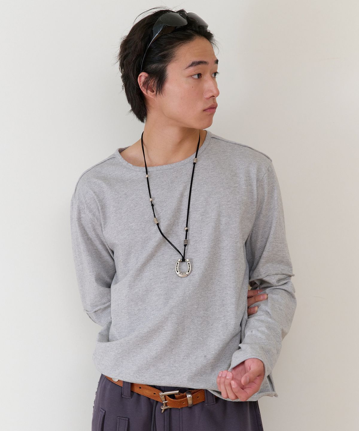 더바이닐하우스(THEVINYLHOUSE) CUT-OFF LAYERED LS TEE GREY