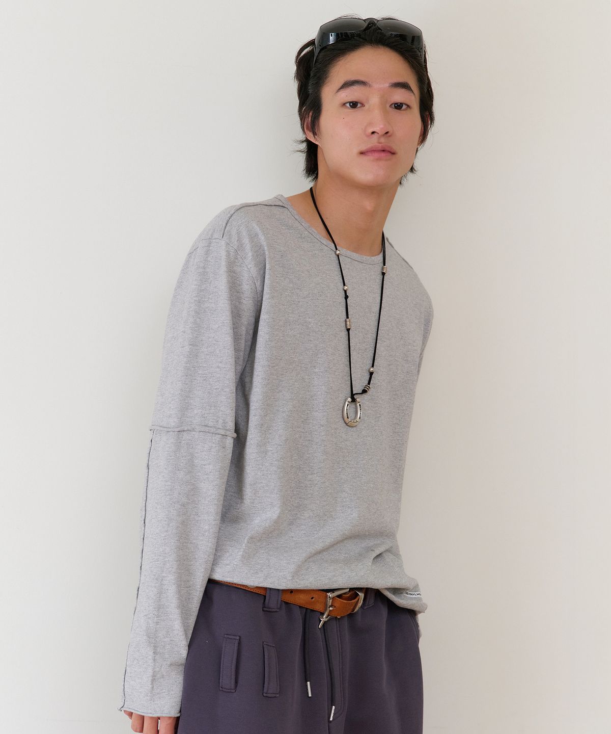 더바이닐하우스(THEVINYLHOUSE) CUT-OFF LAYERED LS TEE GREY