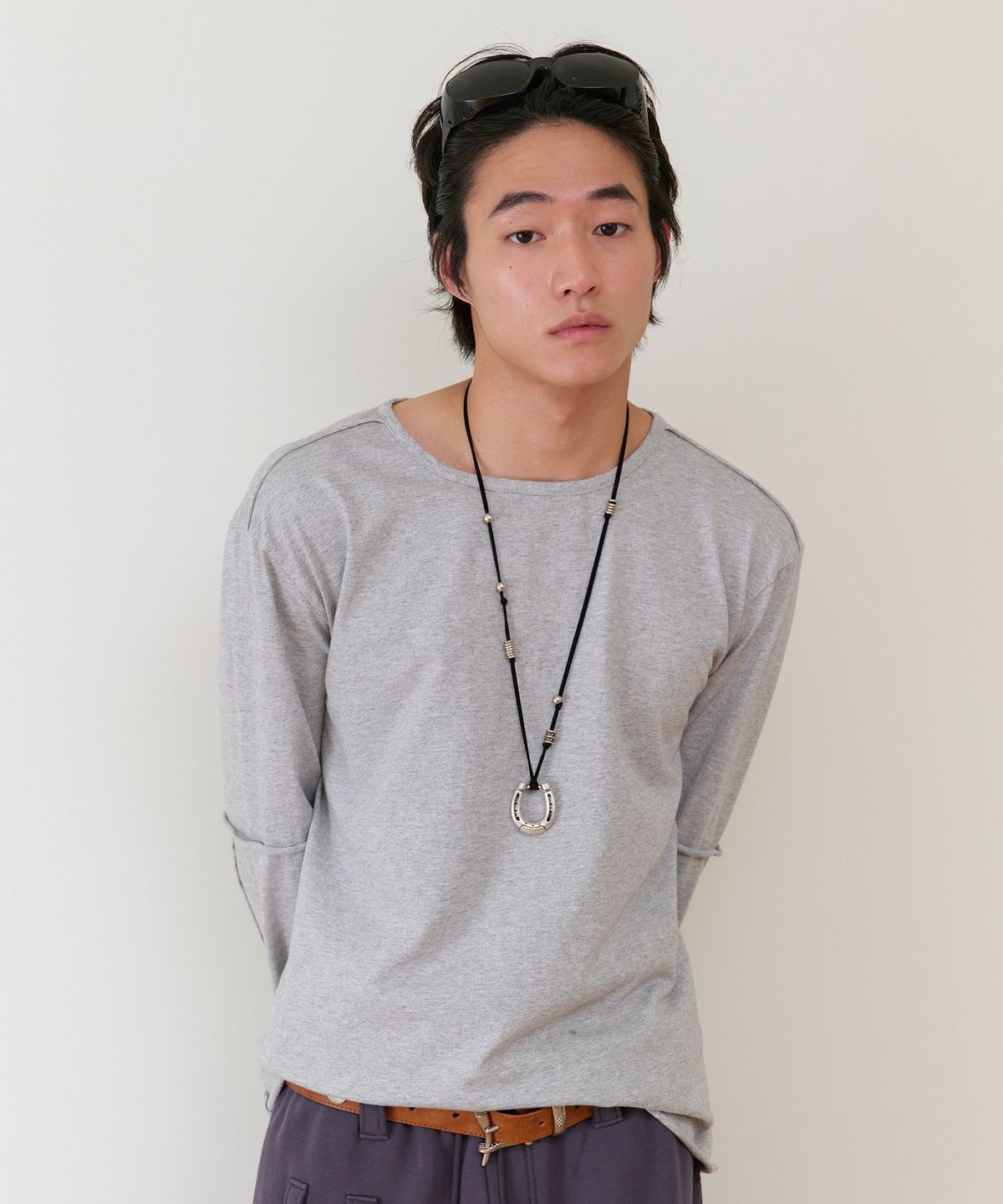 더바이닐하우스(THEVINYLHOUSE) CUT-OFF LAYERED LS TEE GREY