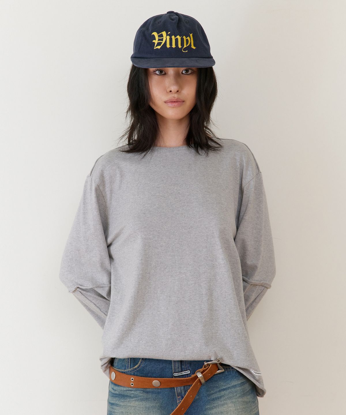 더바이닐하우스(THEVINYLHOUSE) CUT-OFF LAYERED LS TEE GREY