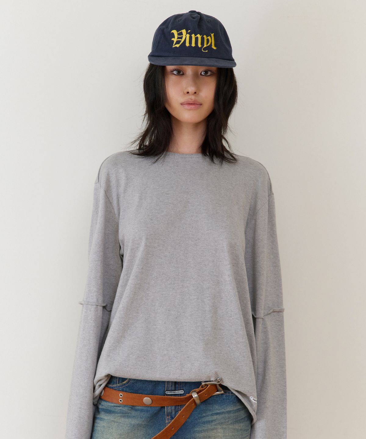 더바이닐하우스(THEVINYLHOUSE) CUT-OFF LAYERED LS TEE GREY