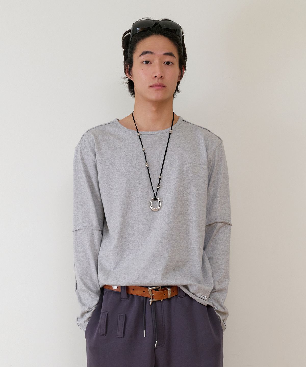 더바이닐하우스(THEVINYLHOUSE) CUT-OFF LAYERED LS TEE GREY