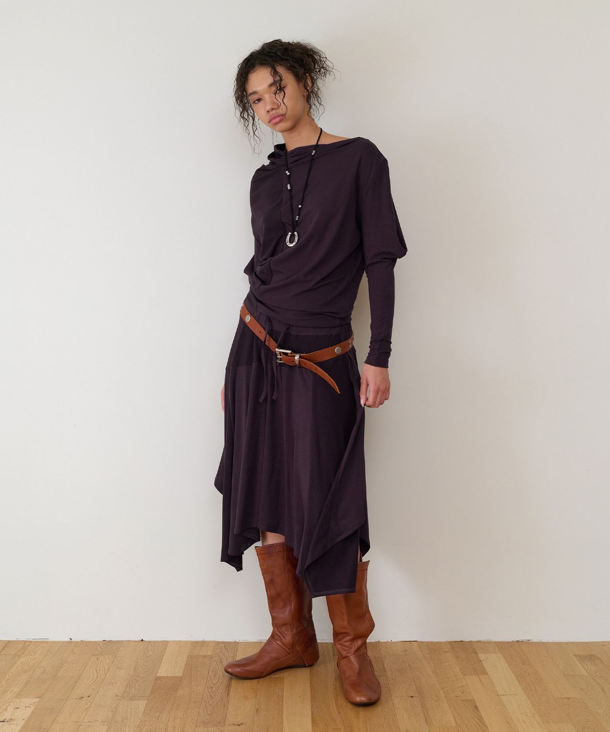 더바이닐하우스(THEVINYLHOUSE) TWISTED DRAPE SKIRT(W) PURPLE