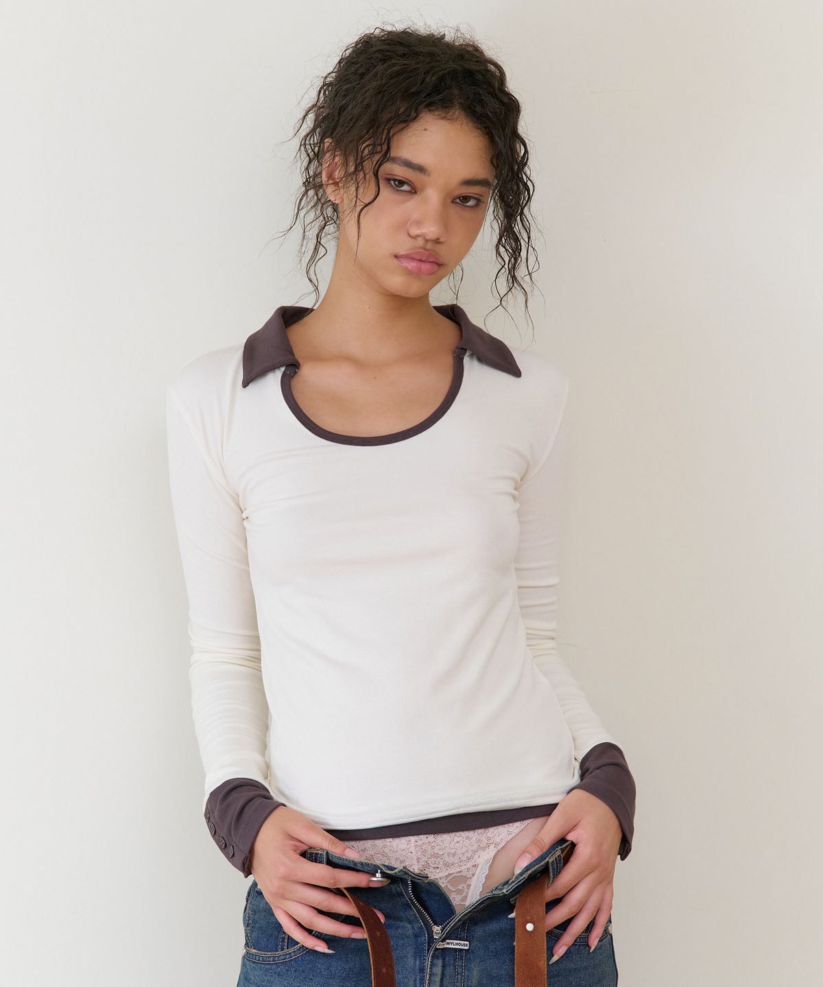 더바이닐하우스(THEVINYLHOUSE) U NECK COLLAR SLIM LS TEE(W) IVORY