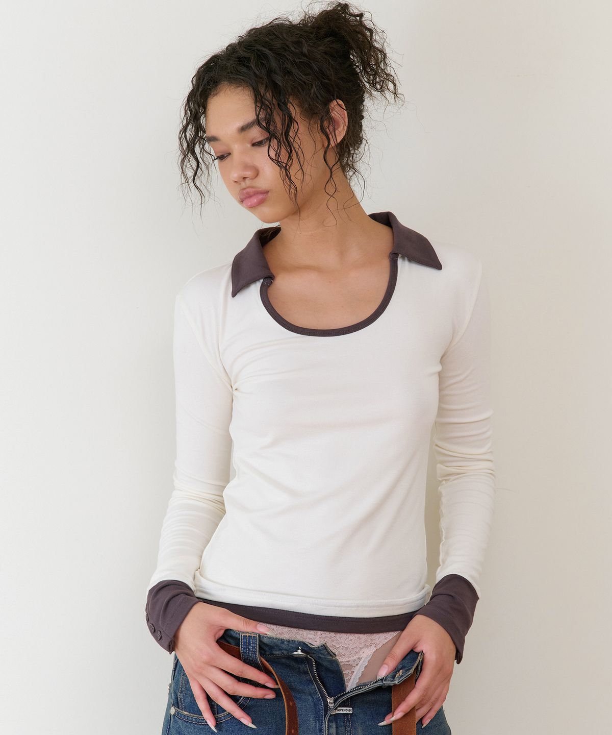 더바이닐하우스(THEVINYLHOUSE) U NECK COLLAR SLIM LS TEE(W) IVORY