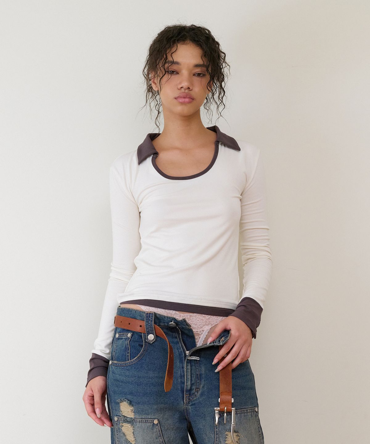 더바이닐하우스(THEVINYLHOUSE) U NECK COLLAR SLIM LS TEE(W) IVORY