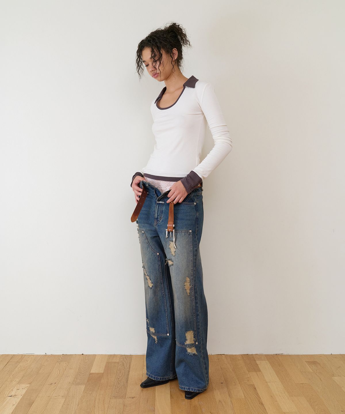 더바이닐하우스(THEVINYLHOUSE) U NECK COLLAR SLIM LS TEE(W) IVORY