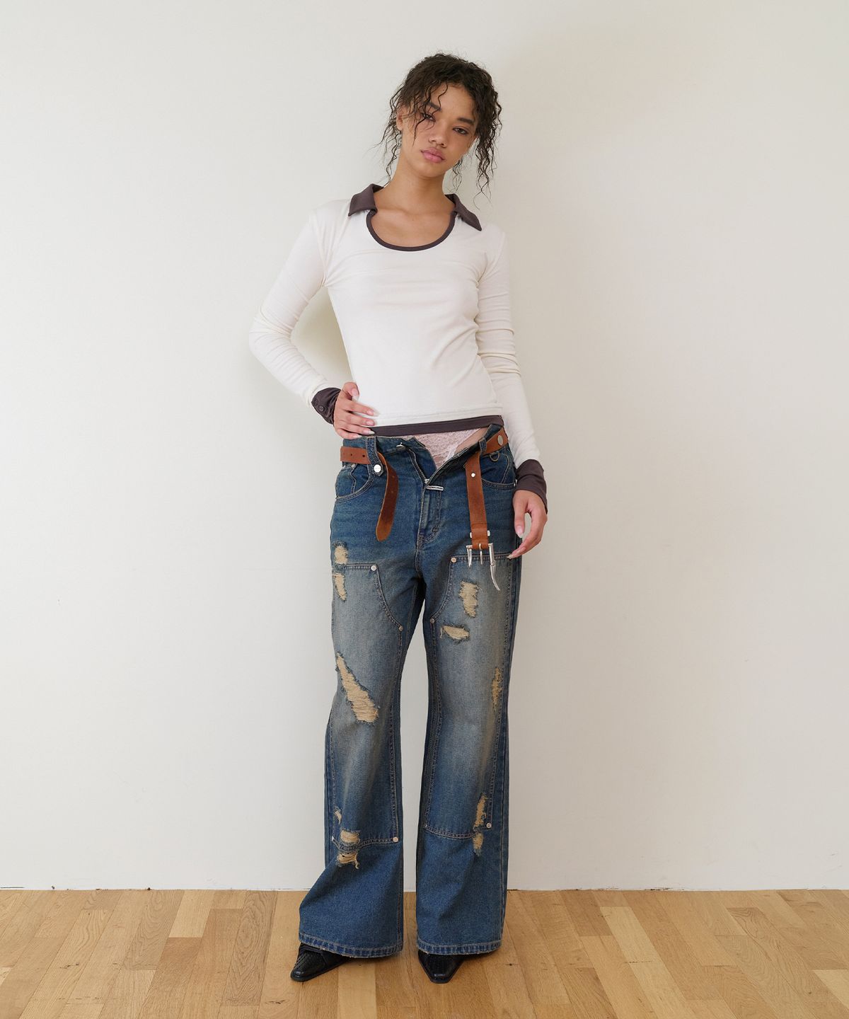 더바이닐하우스(THEVINYLHOUSE) U NECK COLLAR SLIM LS TEE(W) IVORY