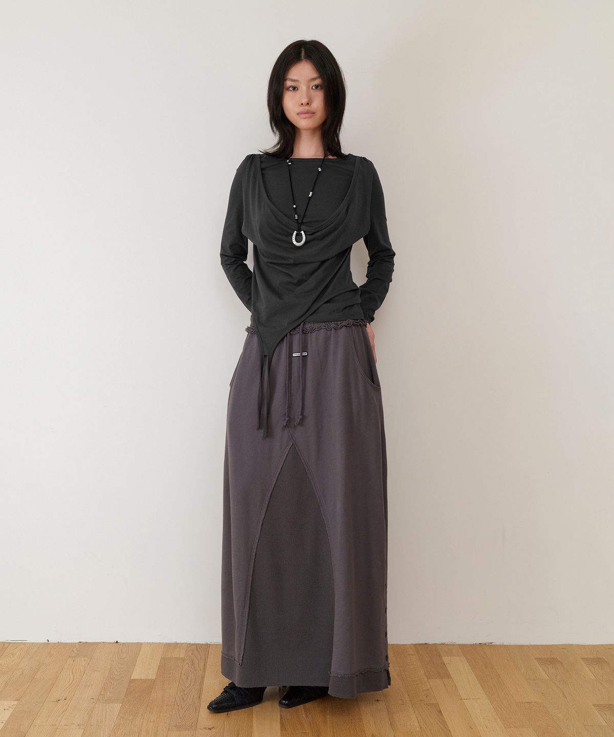 더바이닐하우스(THEVINYLHOUSE) DRAPED LAYERED LS TEE(W) CHARCOAL