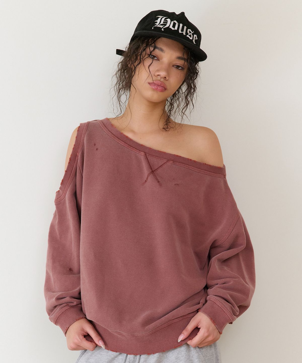 더바이닐하우스(THEVINYLHOUSE) OPEN SHOULDER SWEATSHIRTS(W) BRICK