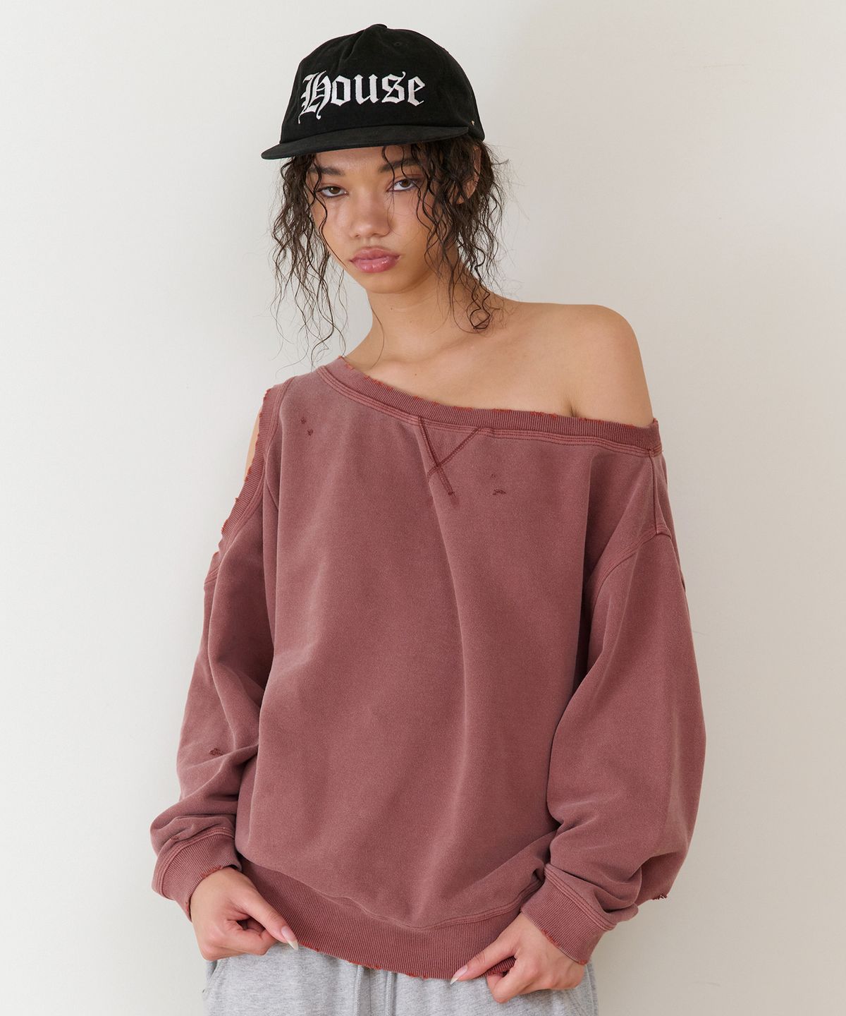 더바이닐하우스(THEVINYLHOUSE) OPEN SHOULDER SWEATSHIRTS(W) BRICK