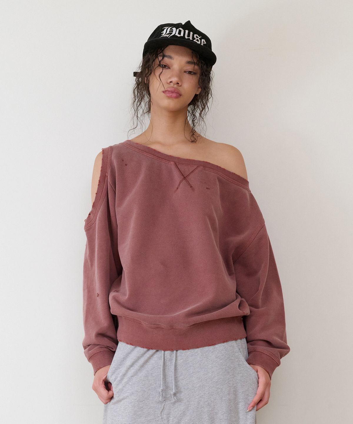 더바이닐하우스(THEVINYLHOUSE) OPEN SHOULDER SWEATSHIRTS(W) BRICK