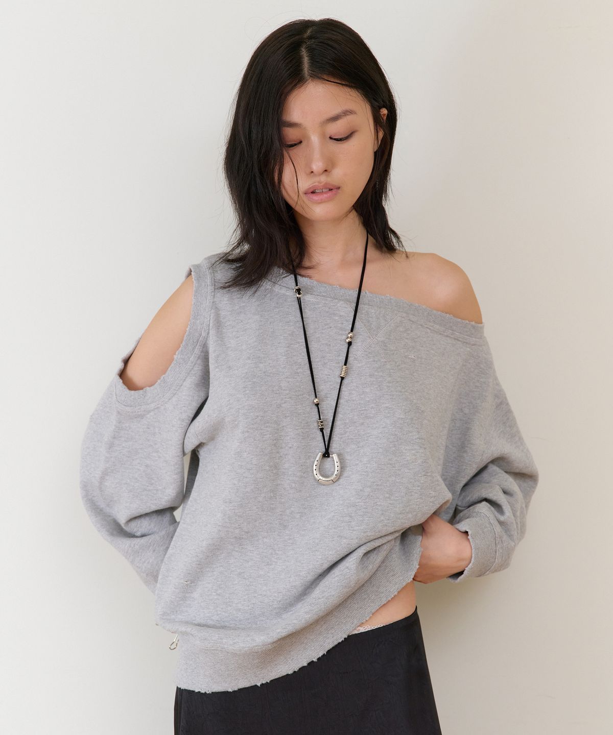 더바이닐하우스(THEVINYLHOUSE) OPEN SHOULDER SWEATSHIRTS(W) GREY