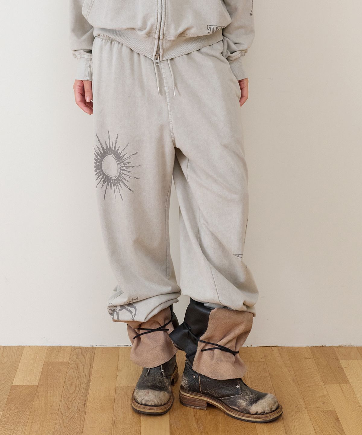 더바이닐하우스(THEVINYLHOUSE) RODEO WASHED SWEAT PANTS BEIGE