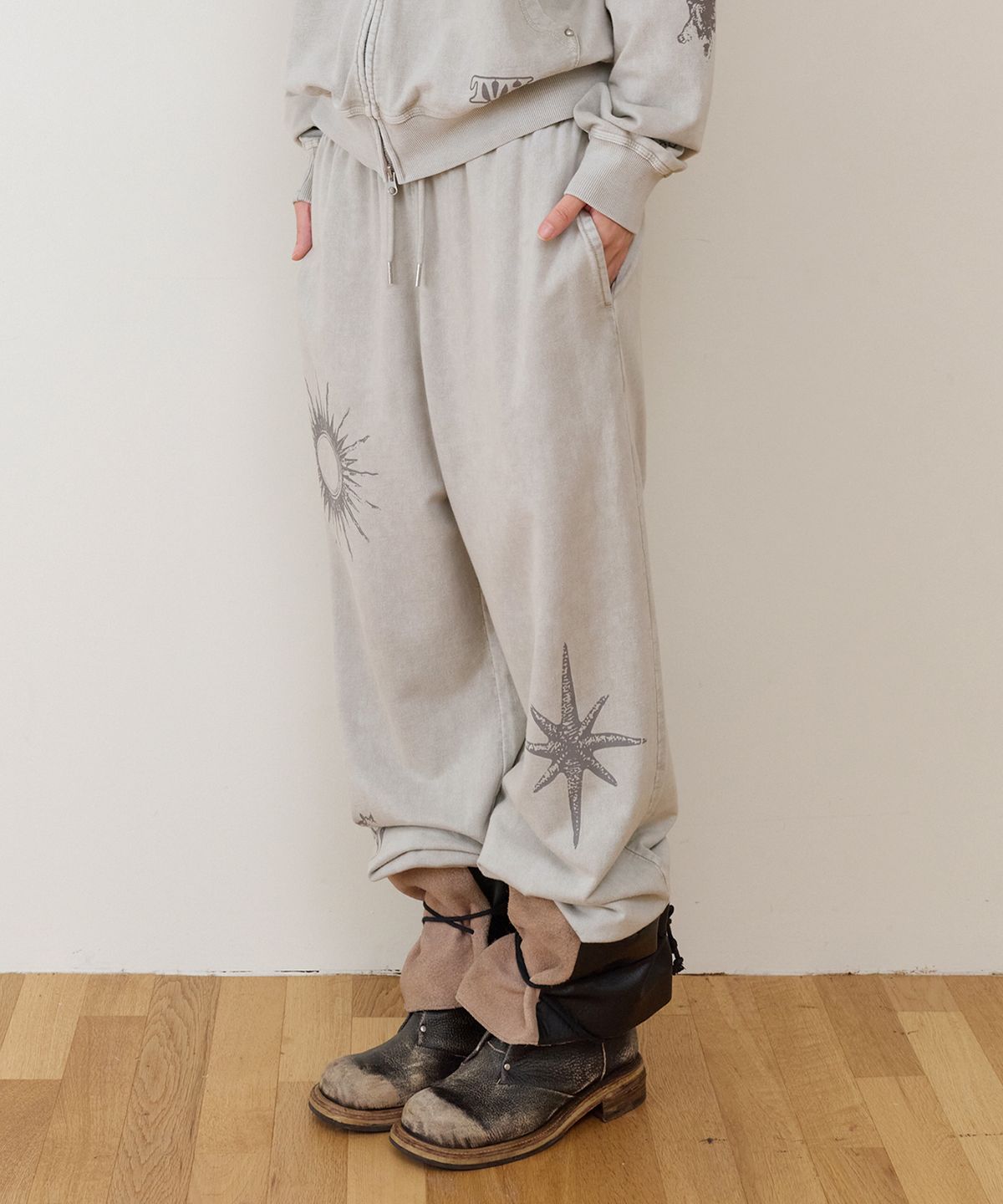 더바이닐하우스(THEVINYLHOUSE) RODEO WASHED SWEAT PANTS BEIGE