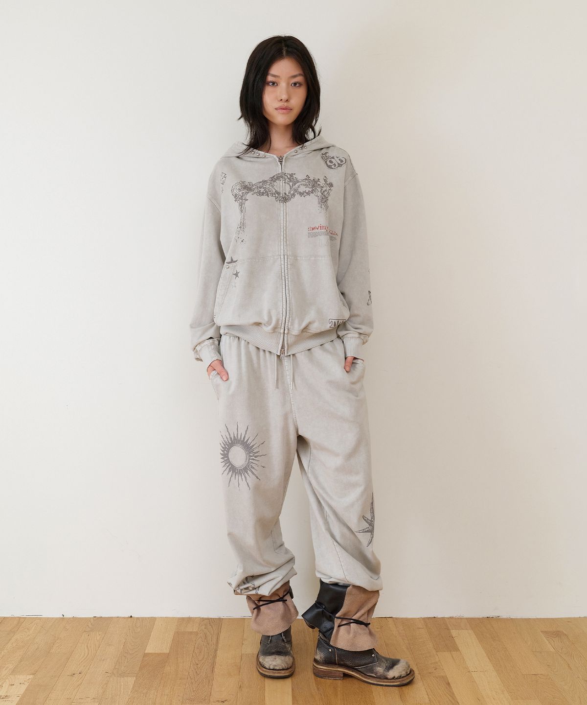 더바이닐하우스(THEVINYLHOUSE) RODEO WASHED SWEAT PANTS BEIGE