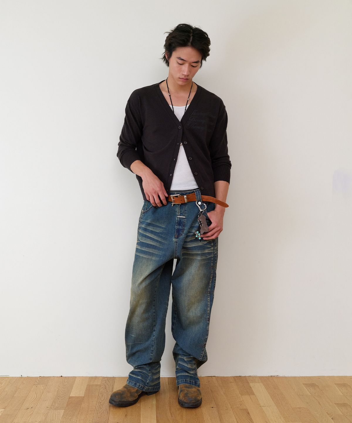더바이닐하우스(THEVINYLHOUSE) BASIC V NECK CARDIGAN(W) BLACK