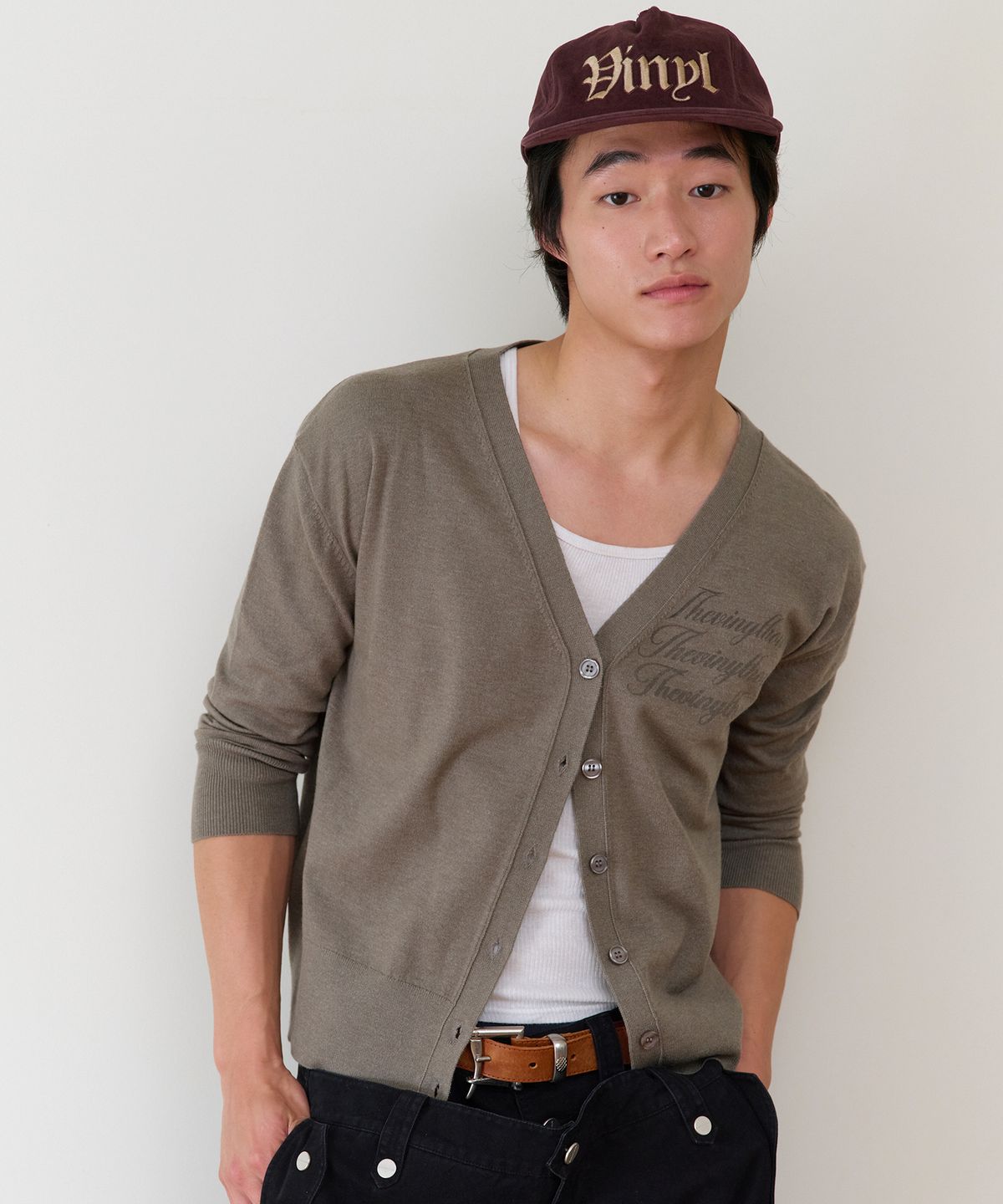 더바이닐하우스(THEVINYLHOUSE) BASIC V NECK CARDIGAN(W) KHAKI