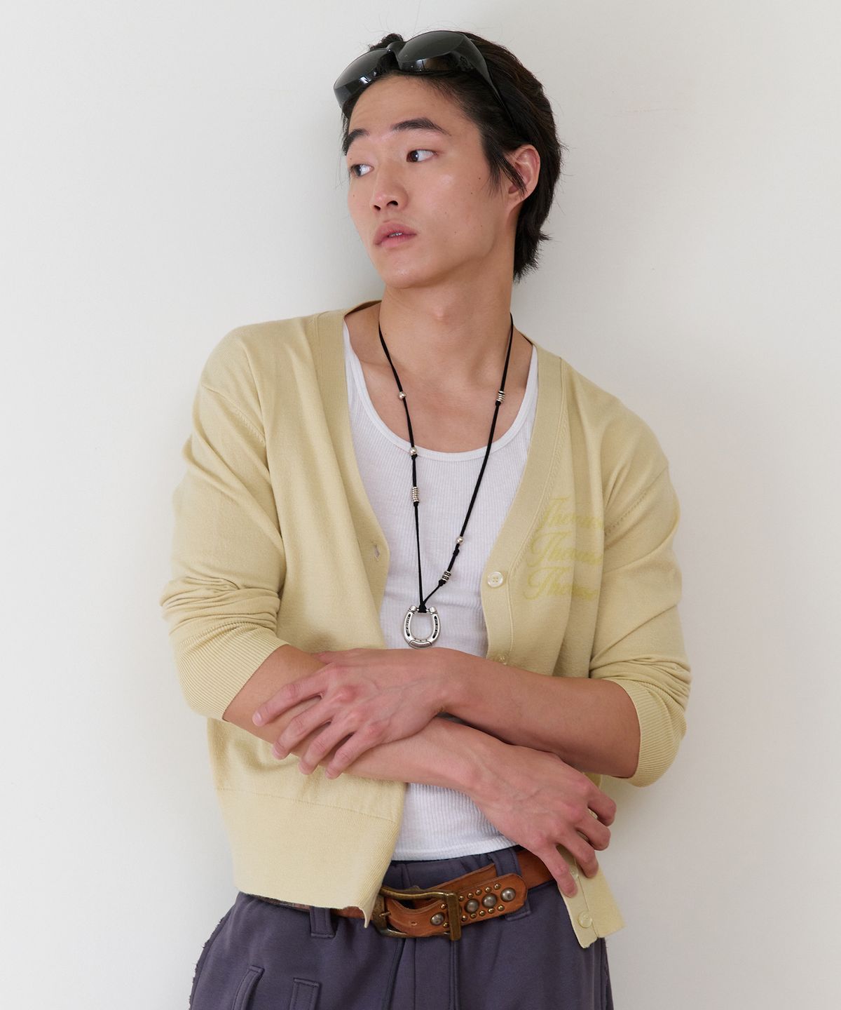 더바이닐하우스(THEVINYLHOUSE) BASIC V NECK CARDIGAN(W) YELLOW