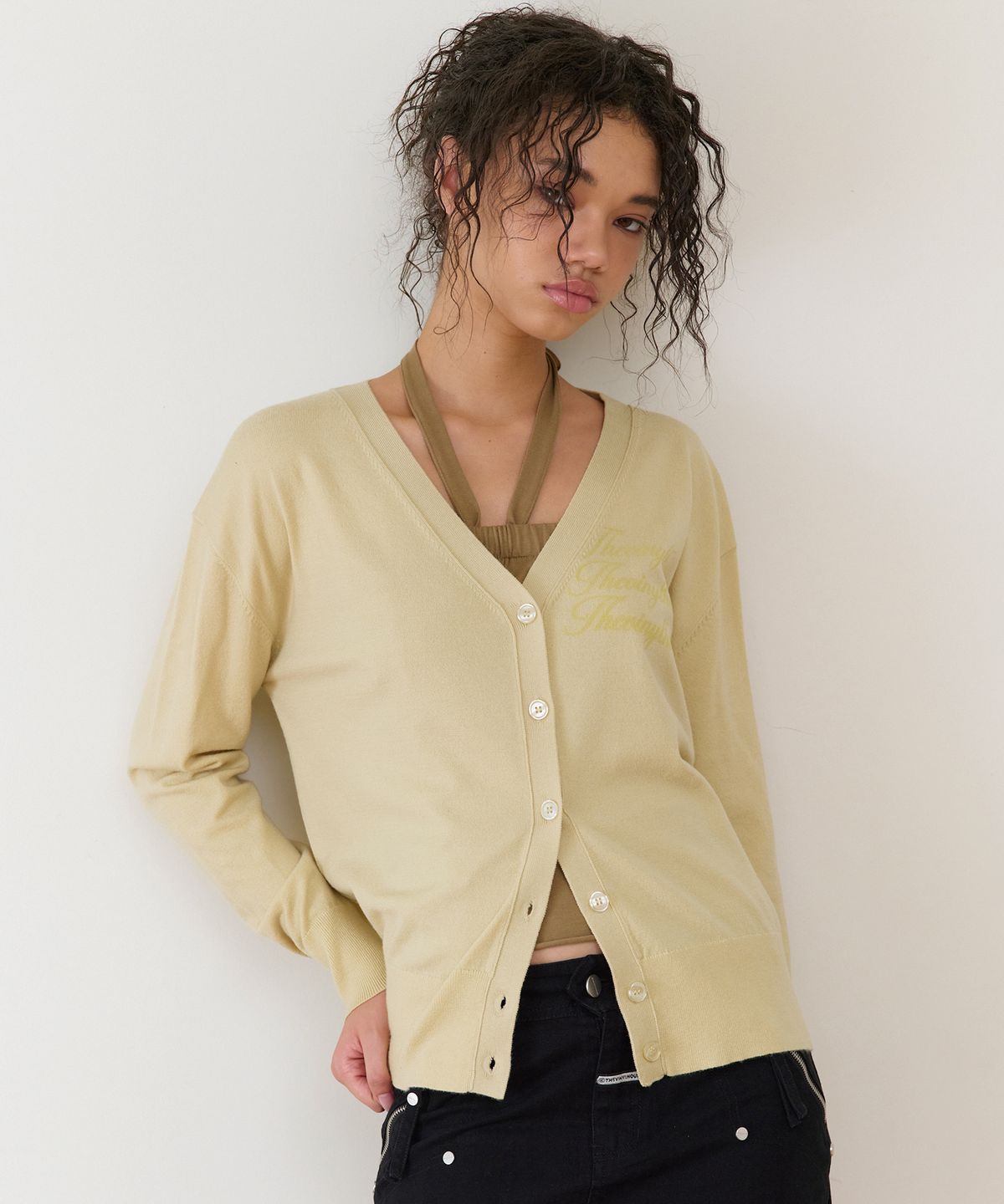 더바이닐하우스(THEVINYLHOUSE) BASIC V NECK CARDIGAN(W) YELLOW