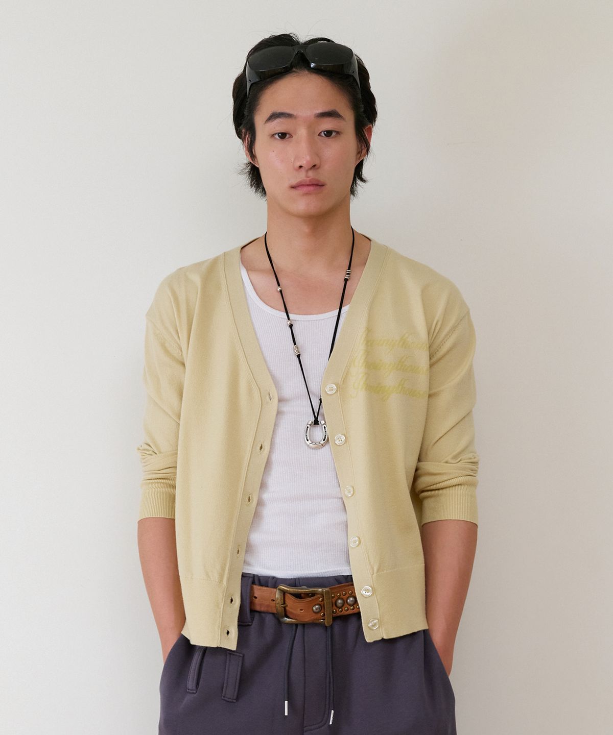 더바이닐하우스(THEVINYLHOUSE) BASIC V NECK CARDIGAN(W) YELLOW