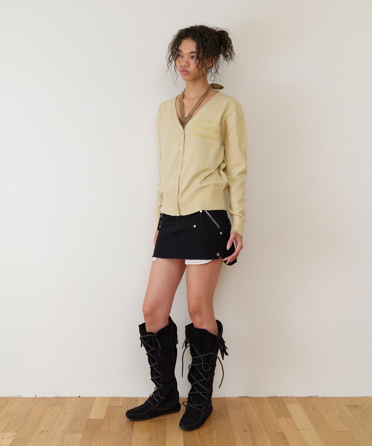 더바이닐하우스(THEVINYLHOUSE) BASIC V NECK CARDIGAN(W) YELLOW