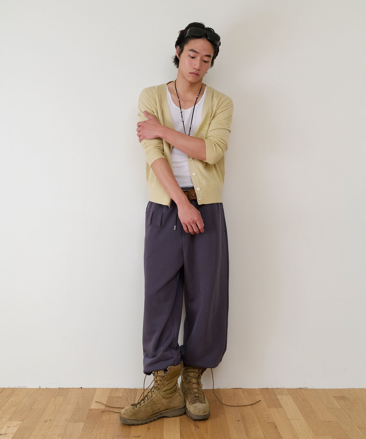 더바이닐하우스(THEVINYLHOUSE) BASIC V NECK CARDIGAN(W) YELLOW