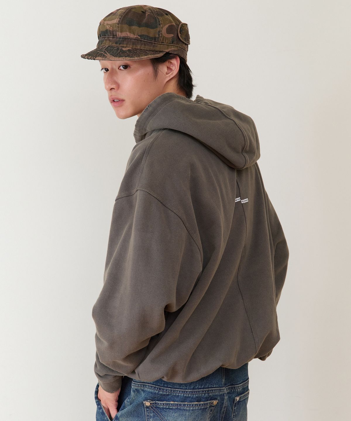 더바이닐하우스(THEVINYLHOUSE) STRING WASHED HOODIE CHARCOAL