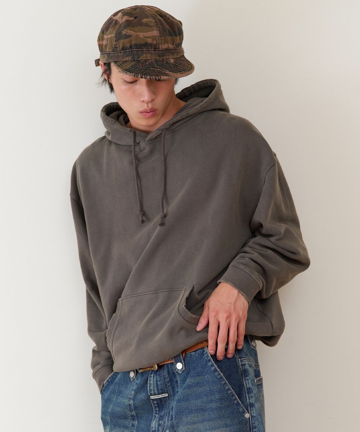 더바이닐하우스(THEVINYLHOUSE) STRING WASHED HOODIE CHARCOAL