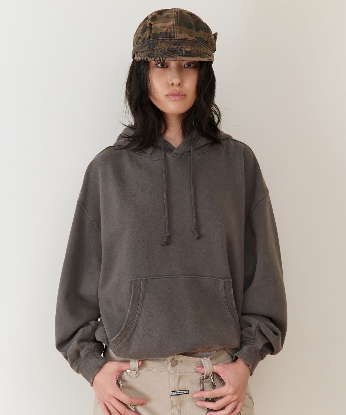더바이닐하우스(THEVINYLHOUSE) STRING WASHED HOODIE CHARCOAL