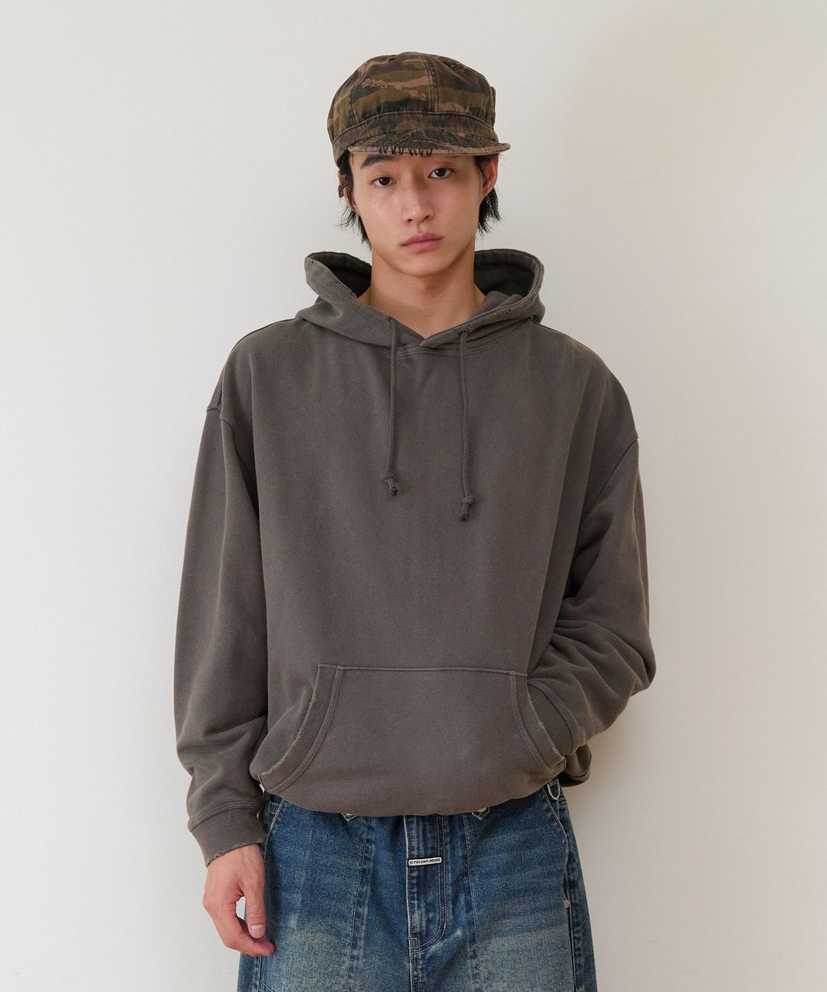 더바이닐하우스(THEVINYLHOUSE) STRING WASHED HOODIE CHARCOAL