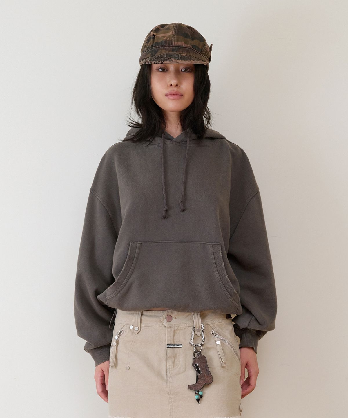더바이닐하우스(THEVINYLHOUSE) STRING WASHED HOODIE CHARCOAL