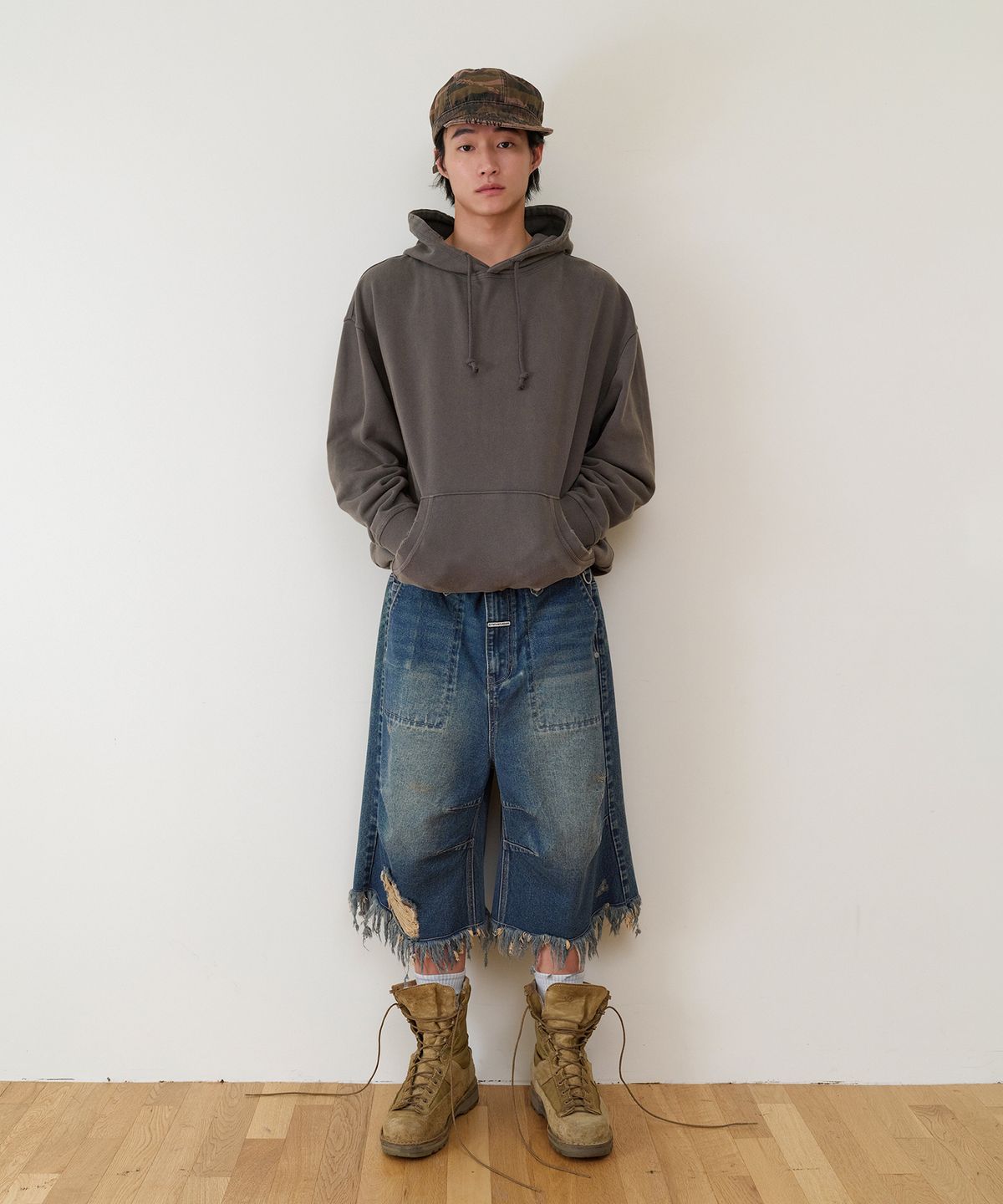 더바이닐하우스(THEVINYLHOUSE) STRING WASHED HOODIE CHARCOAL