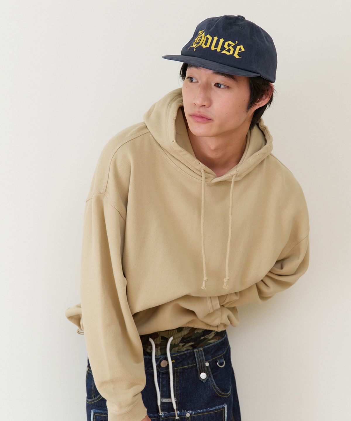 더바이닐하우스(THEVINYLHOUSE) STRING WASHED HOODIE SAND